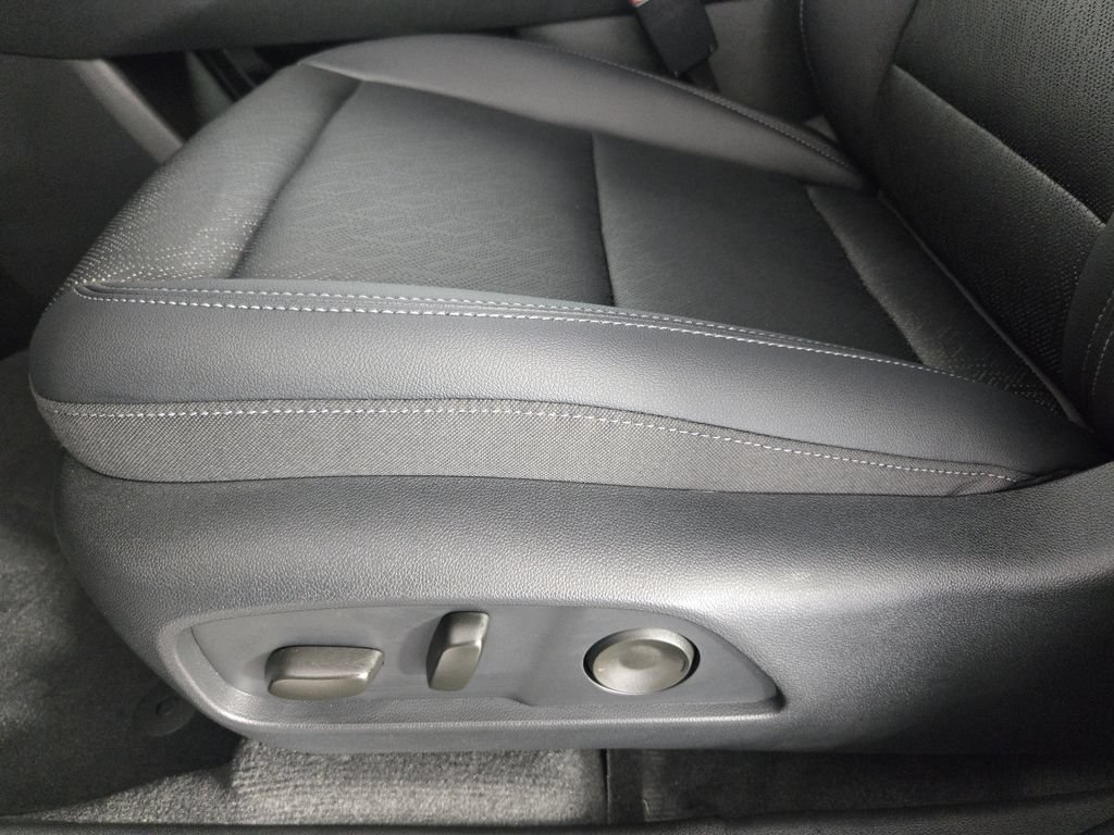 New 2026 Chevrolet Equinox LT w/ Convenience Package II FWD image 26