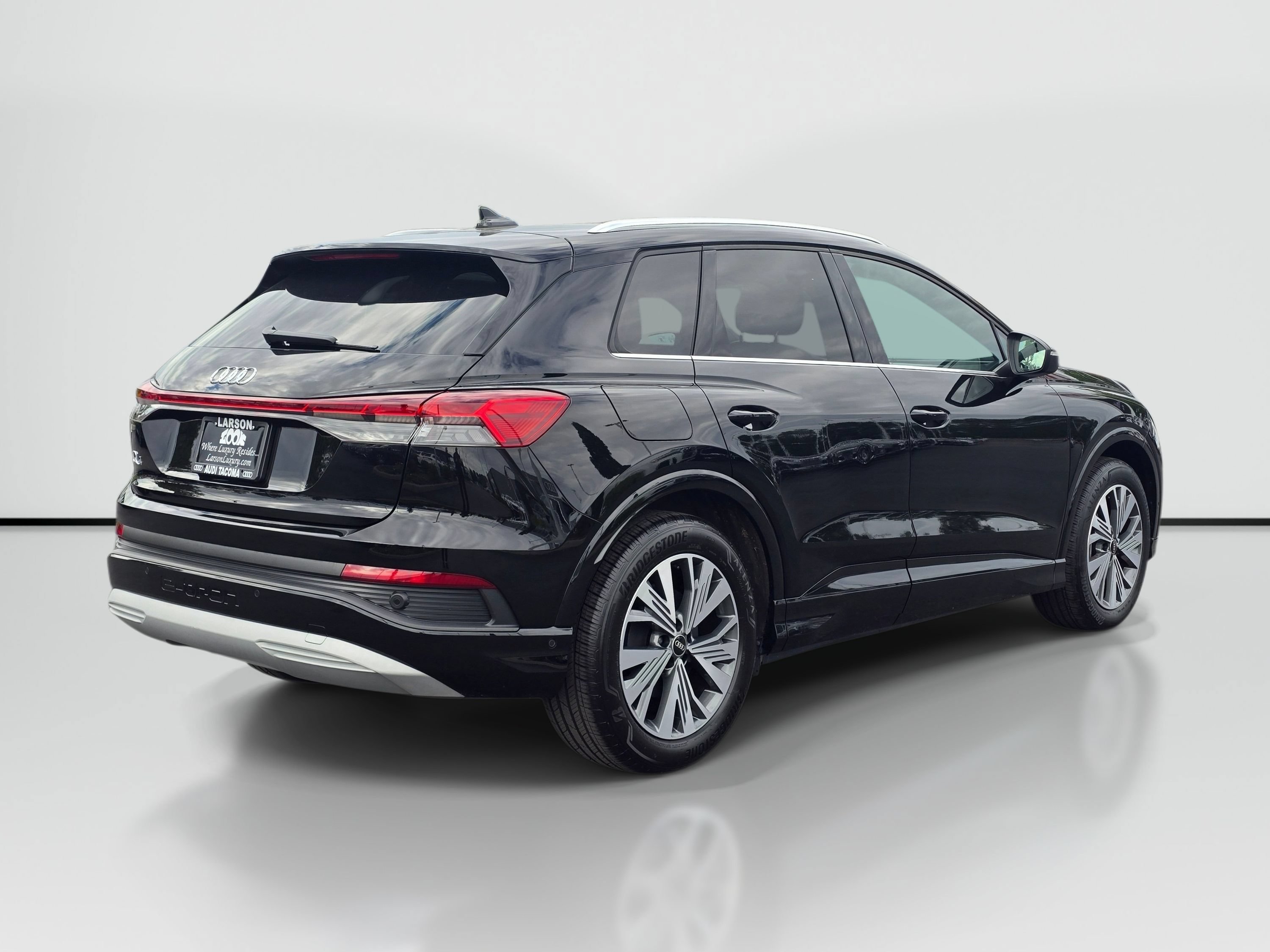 Used 2023 Audi Q4 e-tron Premium Plus w/ Premium Plus RWD image 5