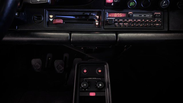 Used 1989 Porsche 911 Carrera RWD image 6