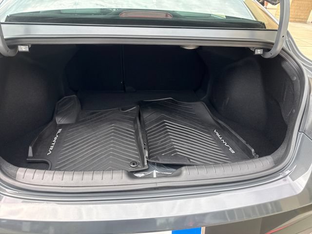 Used 2025 Hyundai Elantra Limited FWD image 17