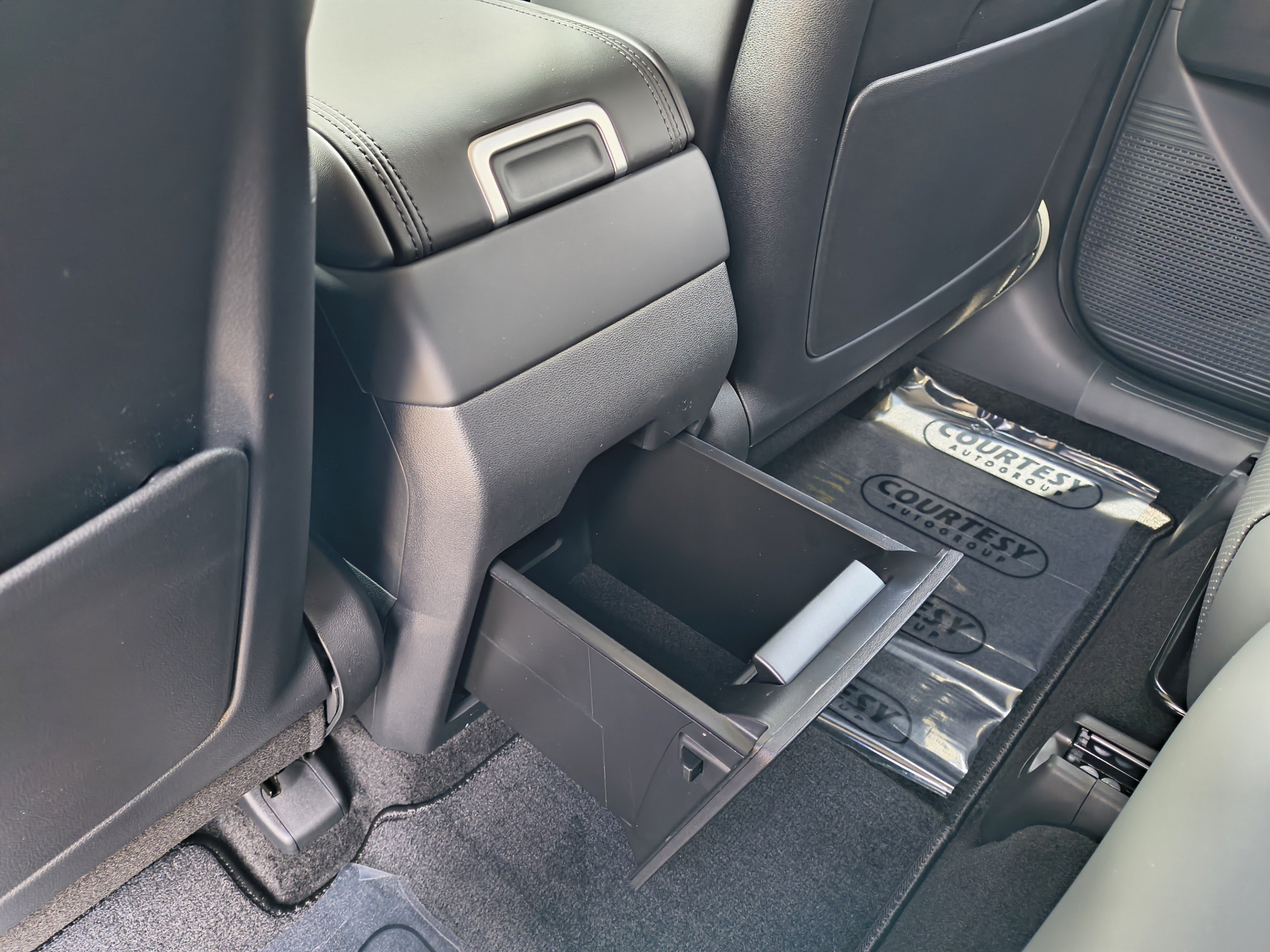 New 2027 Hyundai Santa Fe SEL FWD image 16