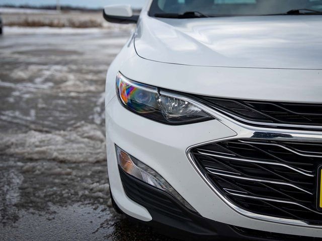 Used 2025 Chevrolet Malibu LT image 4
