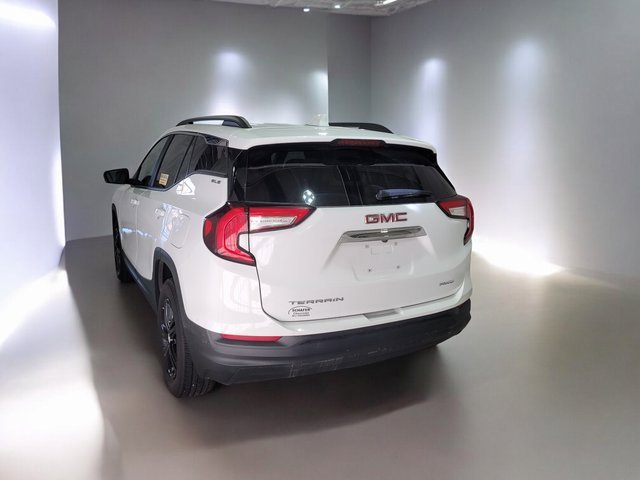 Used 2023 GMC Terrain SLE image 17