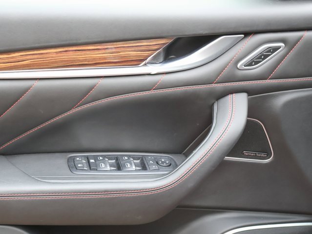 Used 2020 Maserati Levante GranLusso image 27