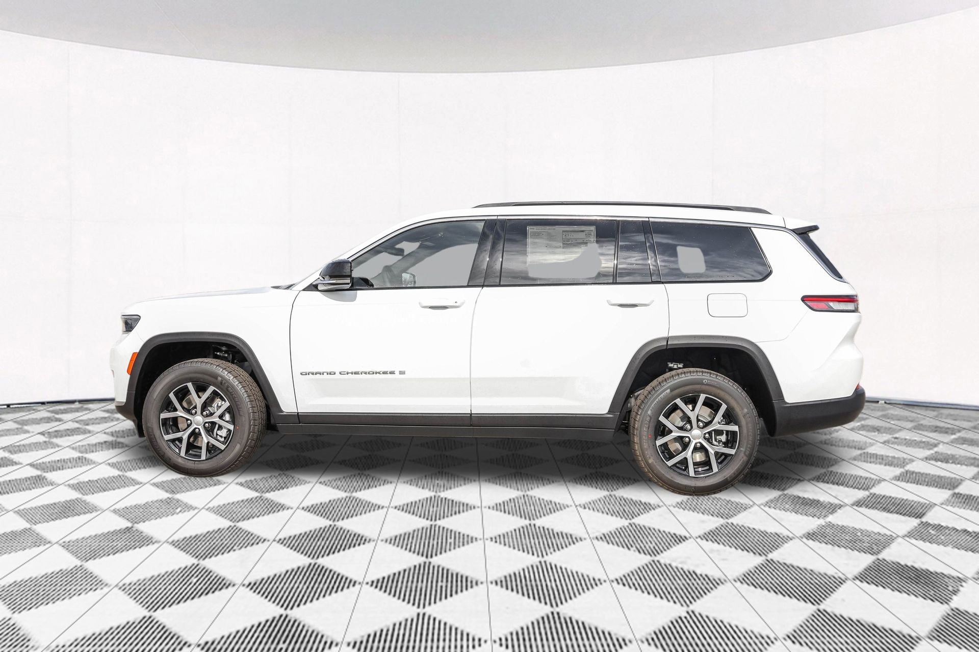 New 2025 Jeep Grand Cherokee L Limited image 11
