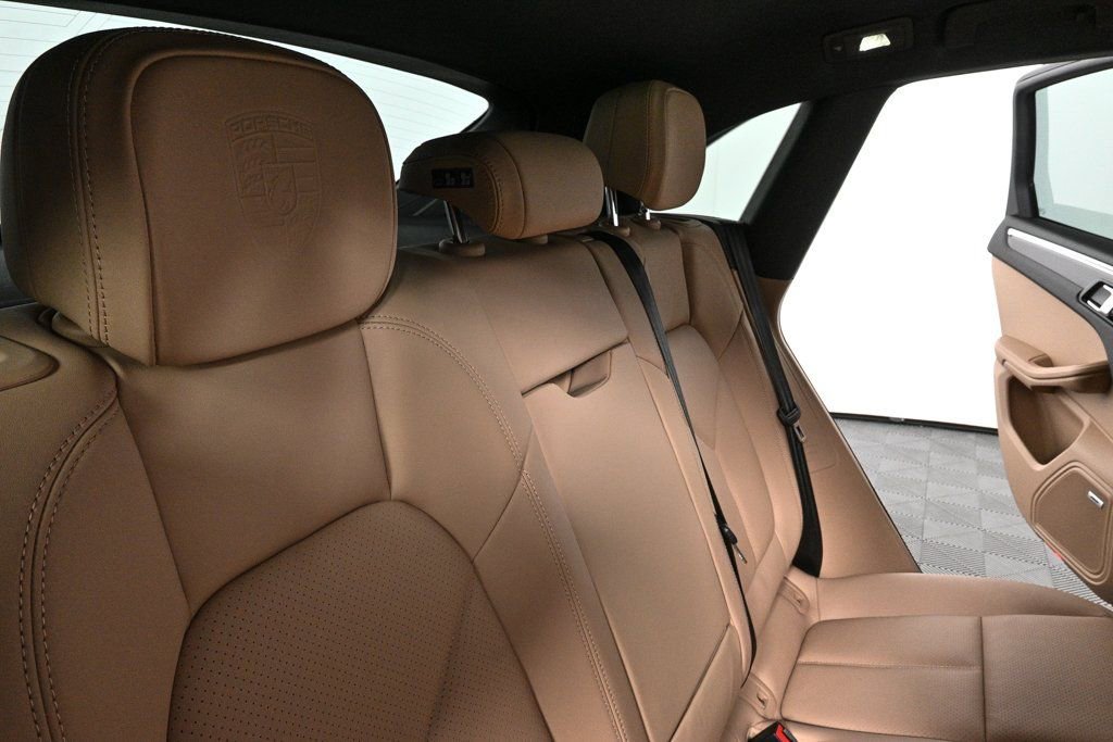 New 2026 Porsche Macan image 24