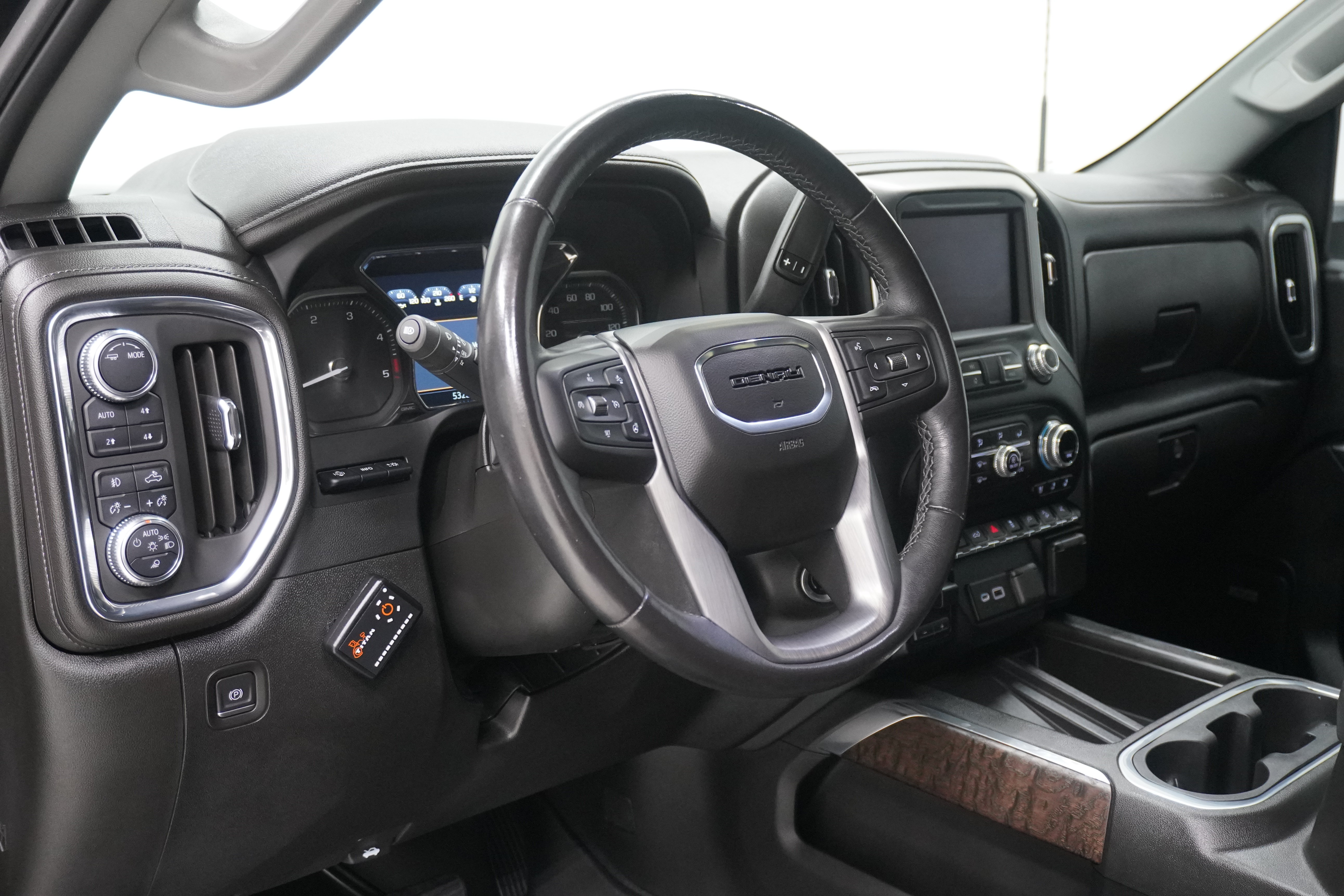 Used 2022 GMC Sierra 3500 Denali w/ Denali Black Diamond Edition AWD/4WD image 12