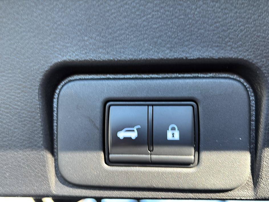 Certified 2025 Nissan Rogue SV AWD/4WD image 39