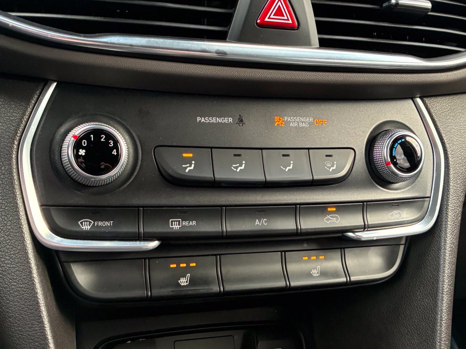 Used 2020 Hyundai Santa Fe SEL FWD image 8