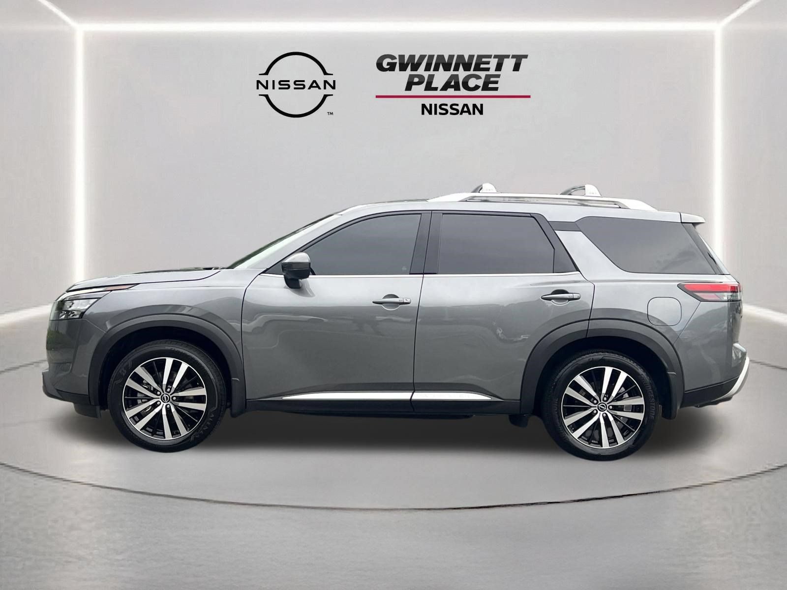 Used 2025 Nissan Pathfinder Platinum FWD image 22