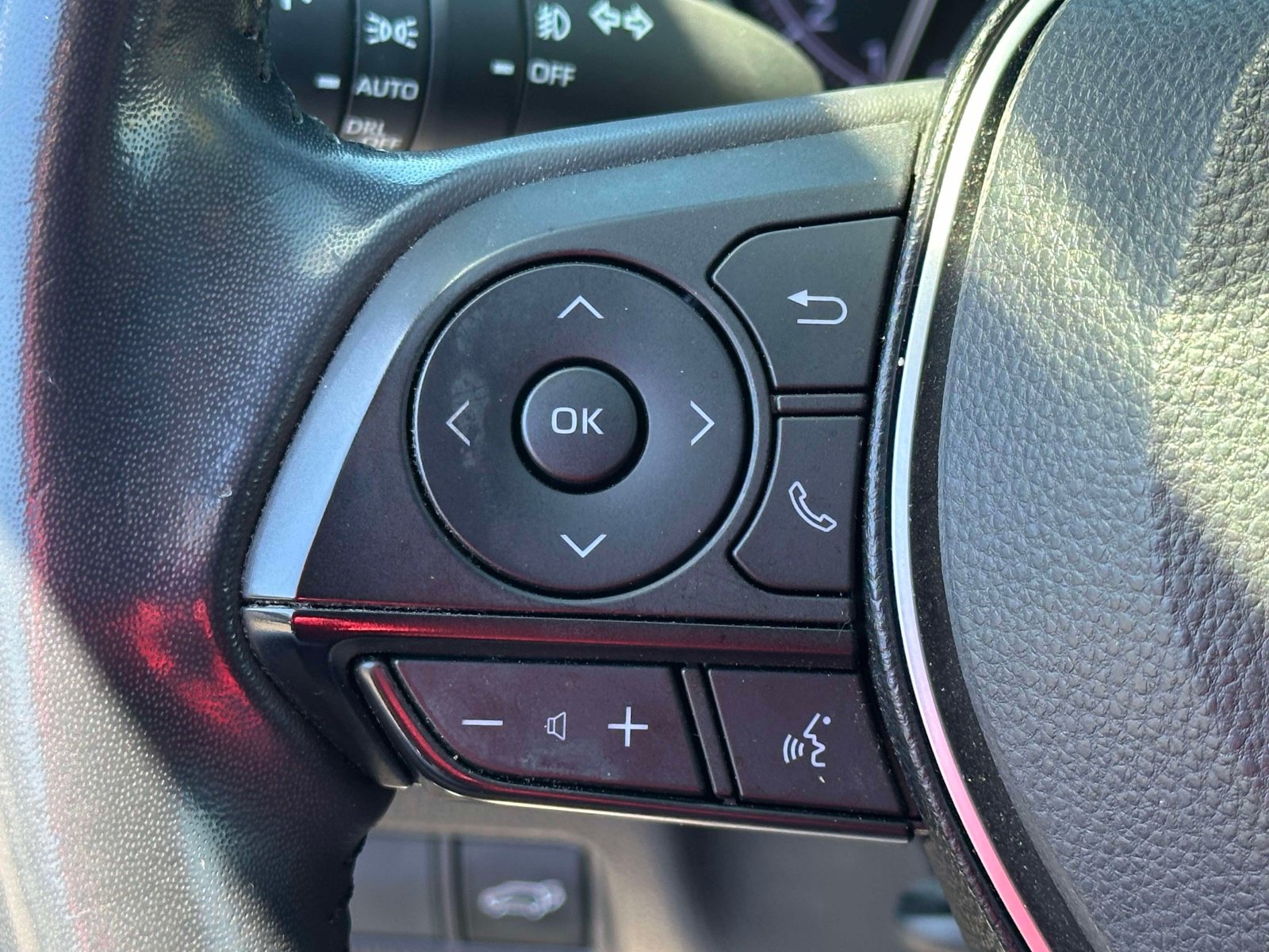 Used 2019 Toyota RAV4 Limited w/ Advanced Technology Package AWD/4WD image 23