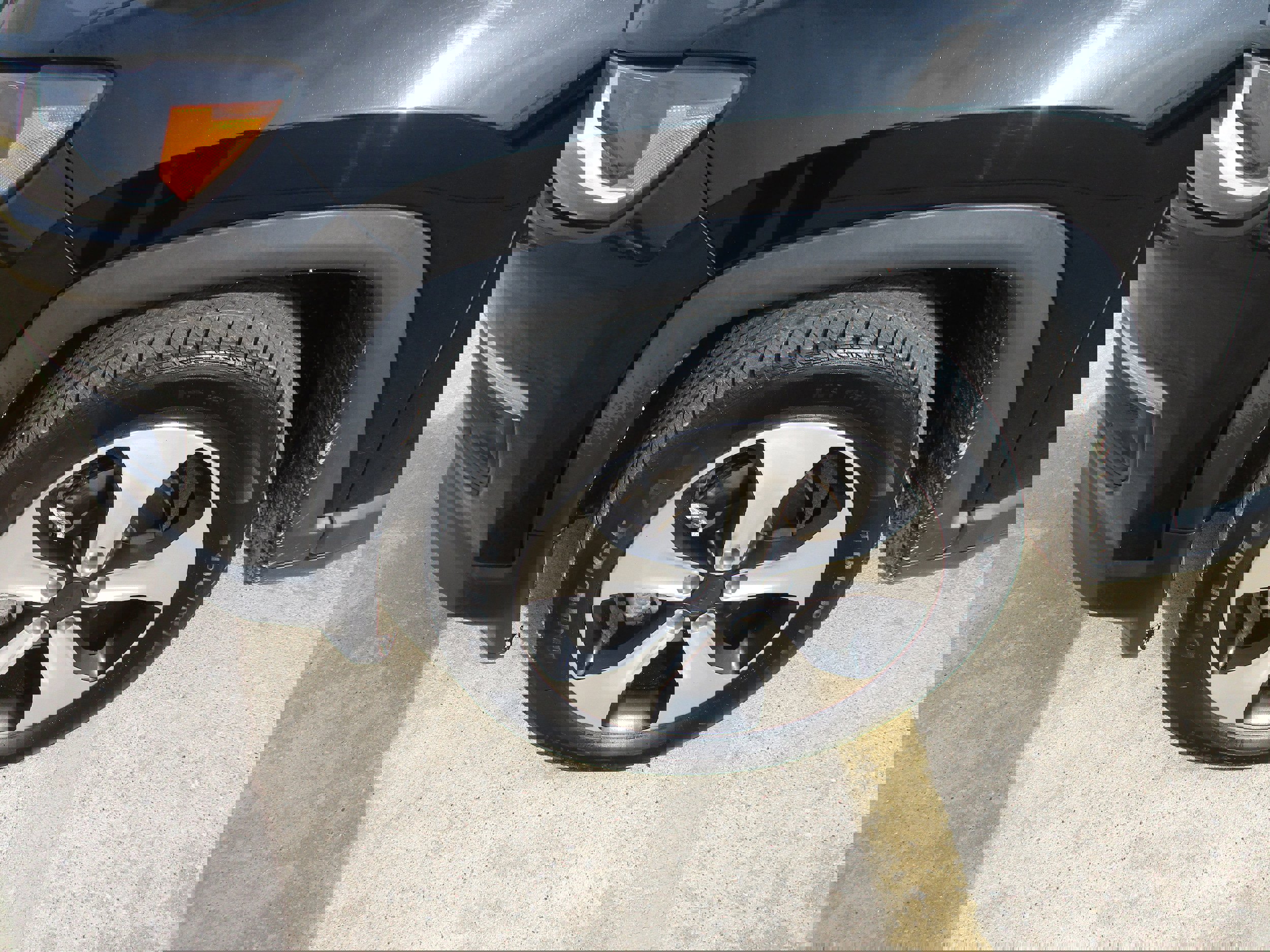 Used 2018 Jeep Compass Latitude w/ Popular Equipment Group image 3