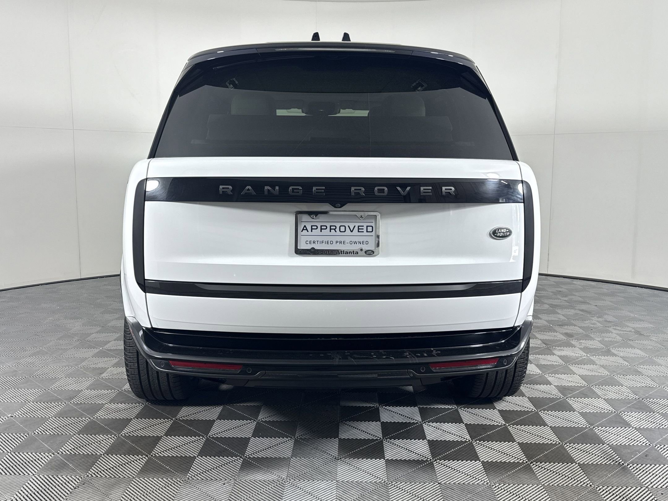 Used 2023 Land Rover Range Rover SE image 9