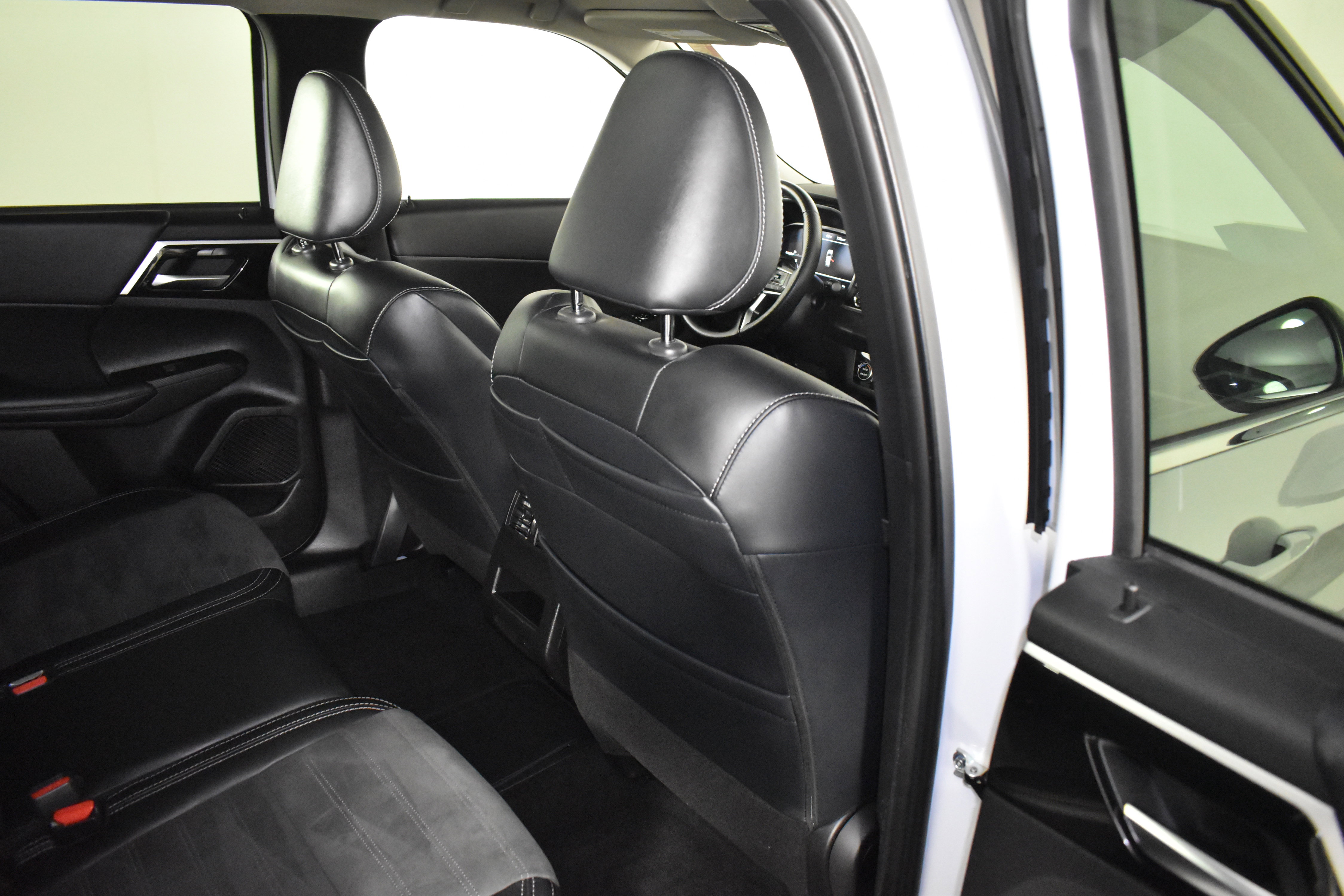 Used 2024 Mitsubishi Outlander SE image 43