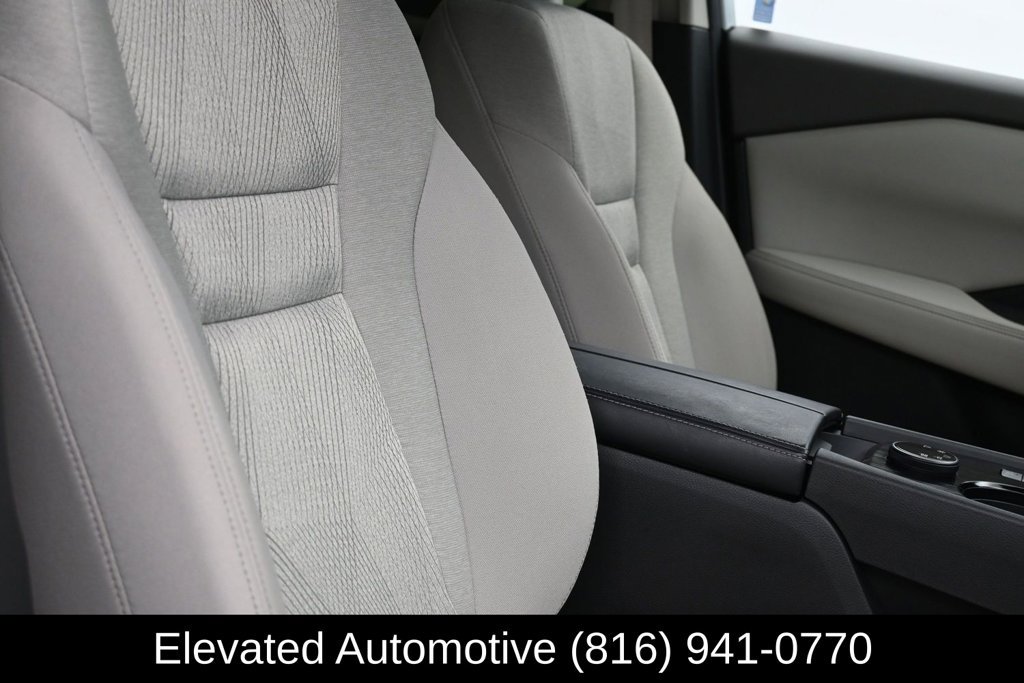 Used 2024 Nissan Rogue SV AWD/4WD image 9