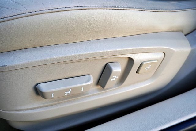 Used 2014 Lexus ES 300h w/ Luxury Package w/Bamboo Trim FWD image 23