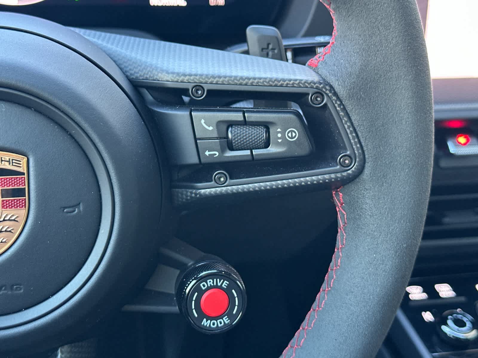 Certified 2025 Porsche 911 Carrera GTS RWD image 23