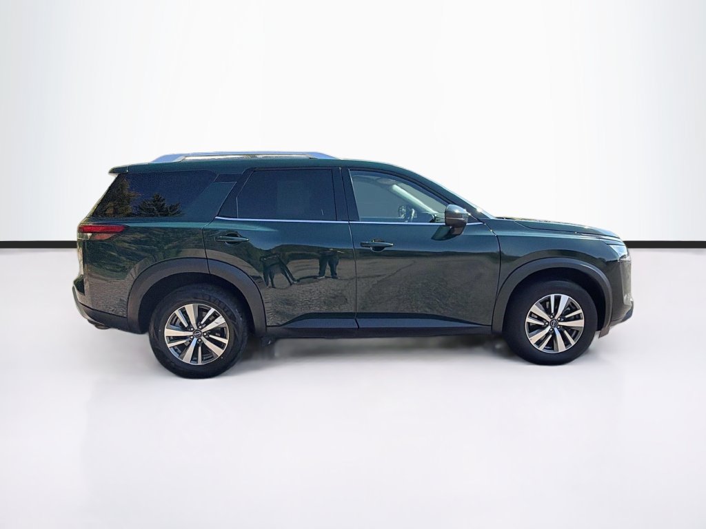 Used 2025 Nissan Pathfinder SL AWD/4WD image 4