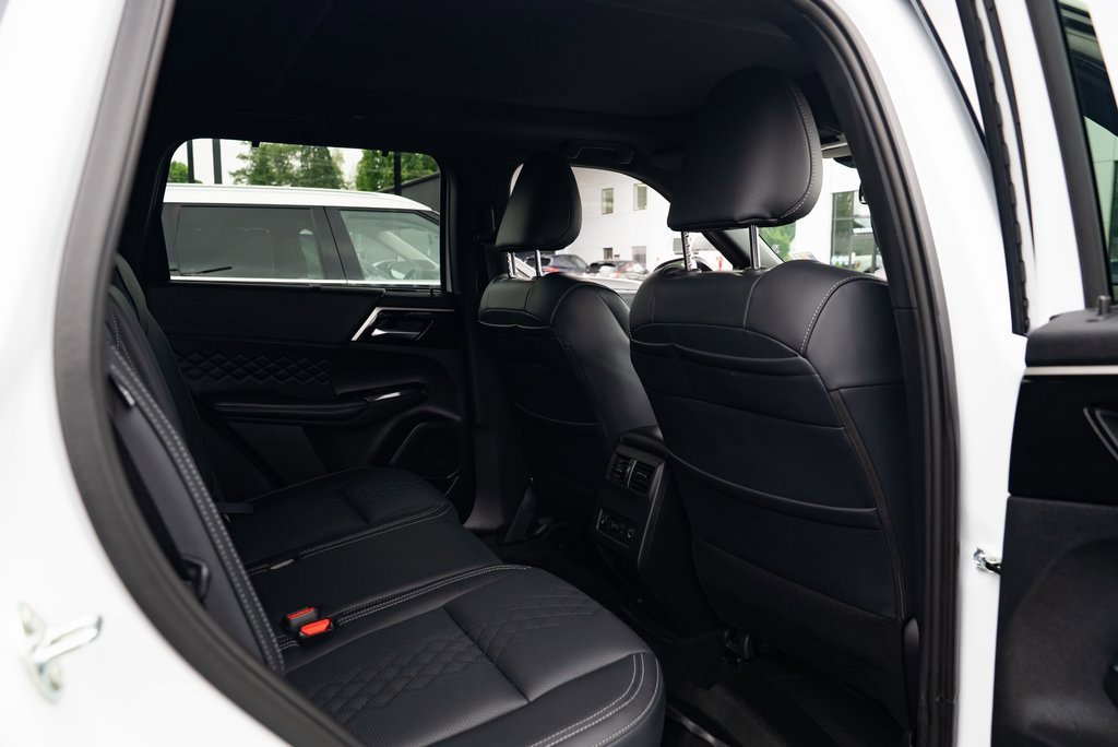 Used 2025 Mitsubishi Outlander SEL Black Edition image 23