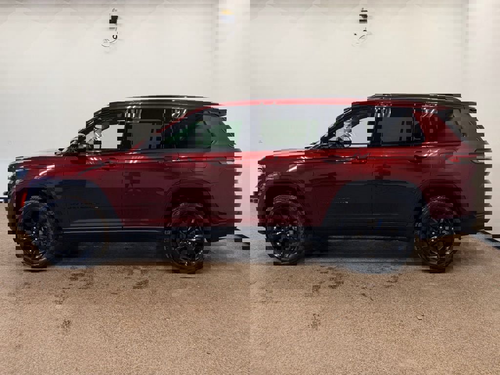 Used 2023 Jeep Grand Cherokee L Limited w/ Black Appearance Package image 2