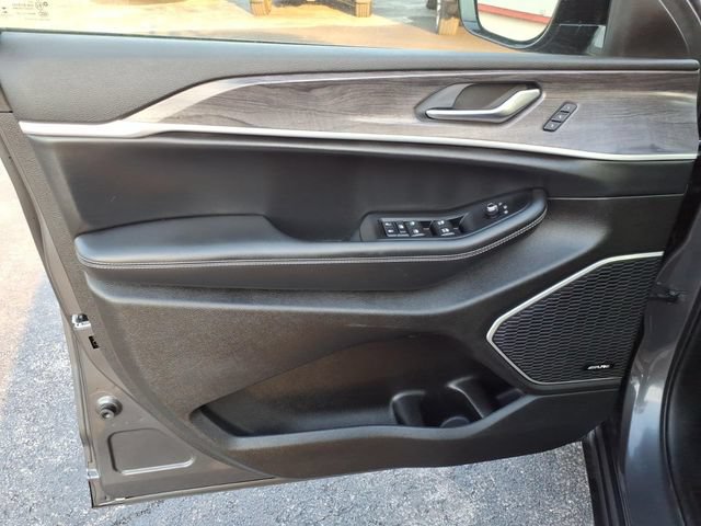 Used 2022 Jeep Grand Cherokee Limited AWD/4WD image 27