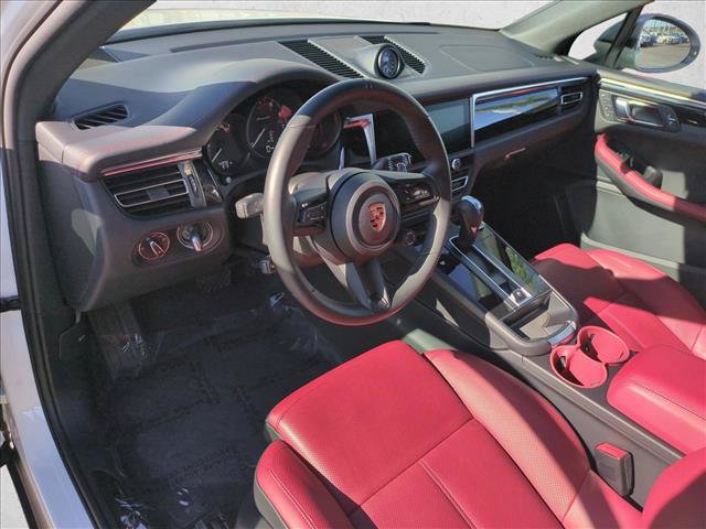 Used 2025 Porsche Macan Turbo AWD/4WD image 10