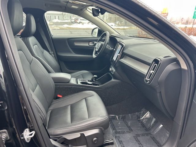 Certified 2025 Volvo XC40 B5 Core image 15