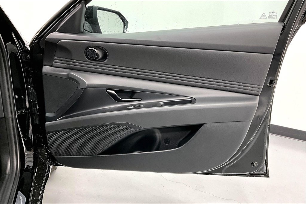 New 2026 Hyundai Elantra SEL Sport FWD image 10