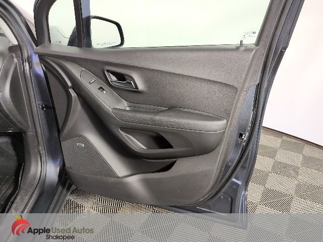 Used 2016 Chevrolet Trax LT w/ LT Sun and Sound Package image 37