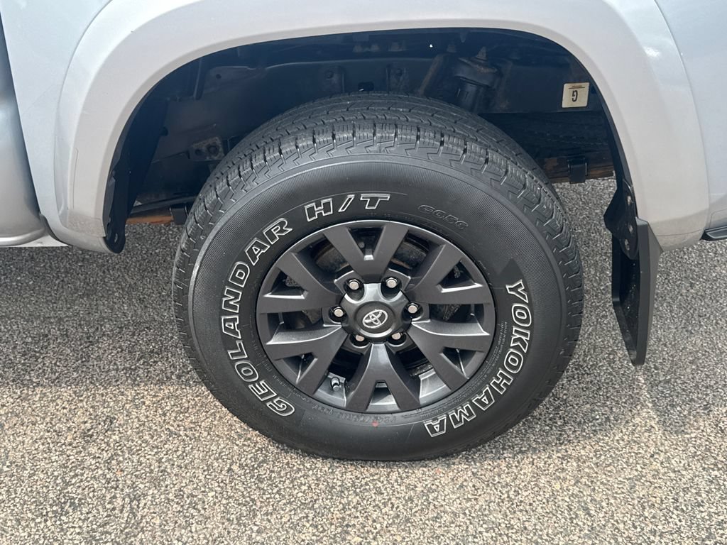 Used 2020 Toyota Tacoma SR5 AWD/4WD image 40