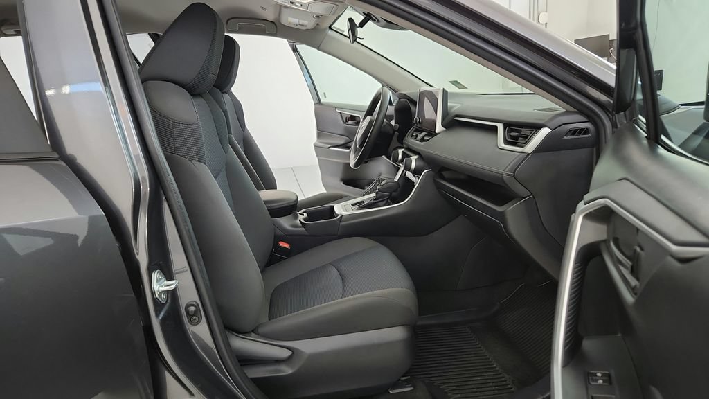 Used 2023 Toyota RAV4 LE AWD/4WD image 17