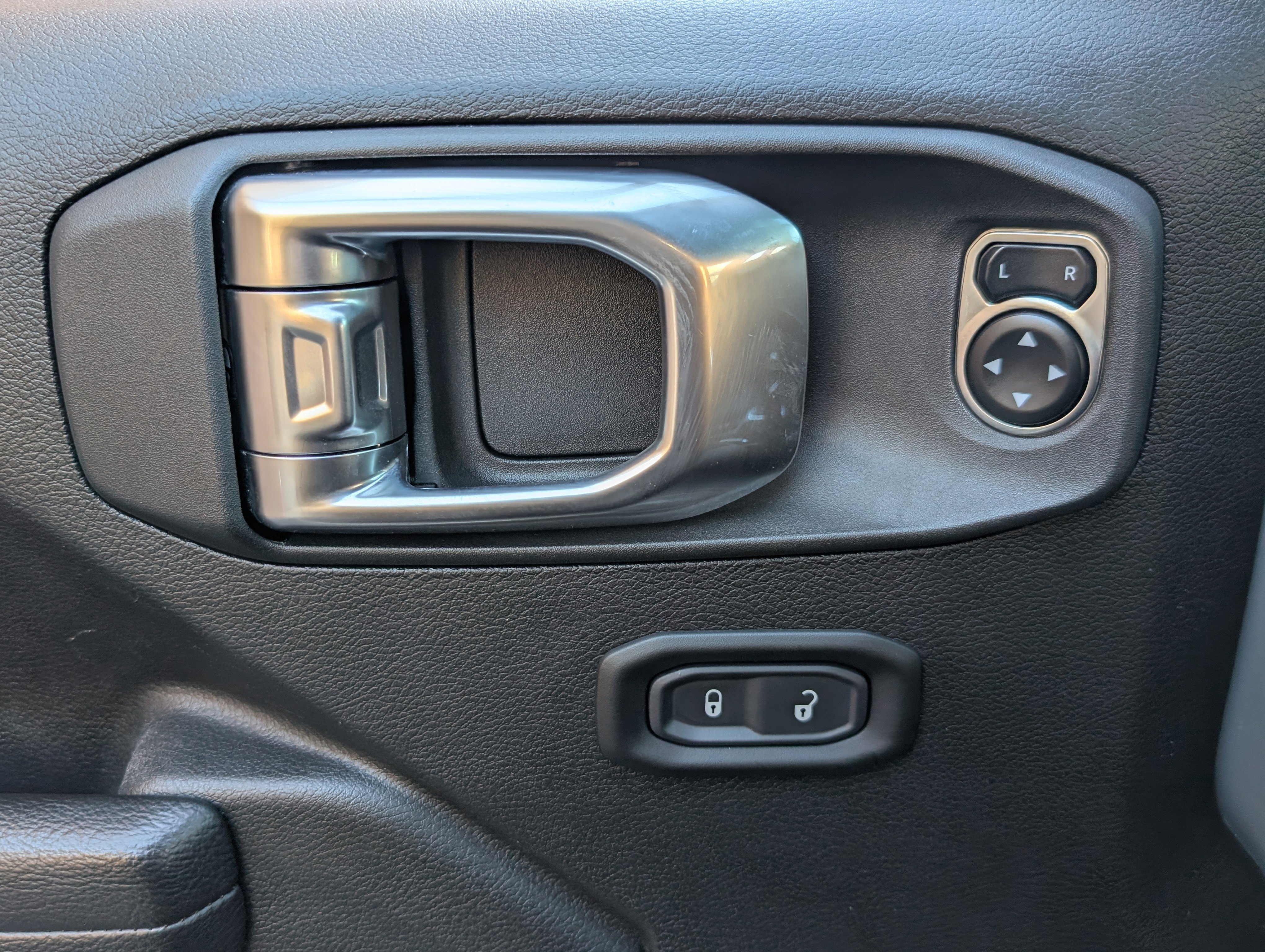 Used 2023 Jeep Gladiator Willys image 14