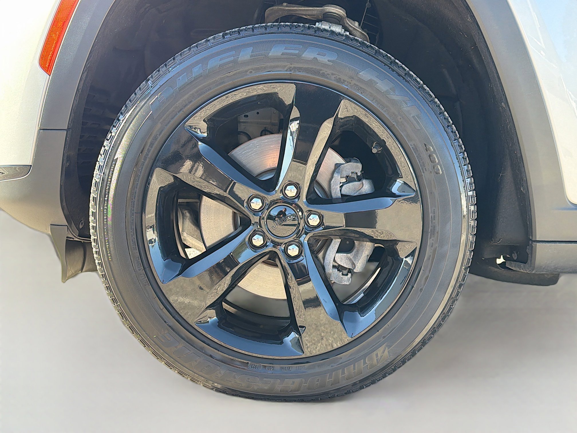 Used 2023 Jeep Grand Cherokee L Laredo image 40