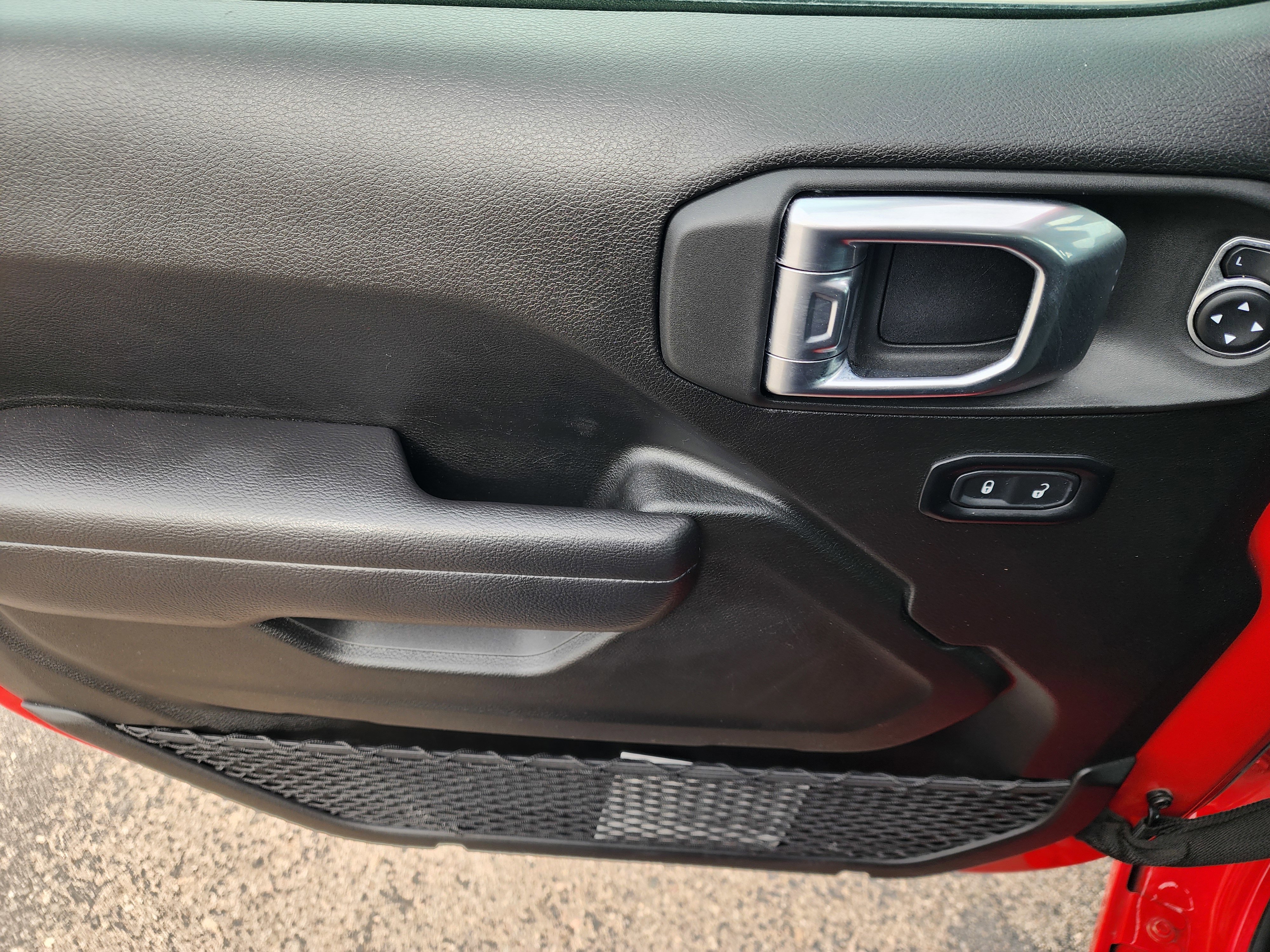 Used 2025 Jeep Wrangler Sport AWD/4WD image 17