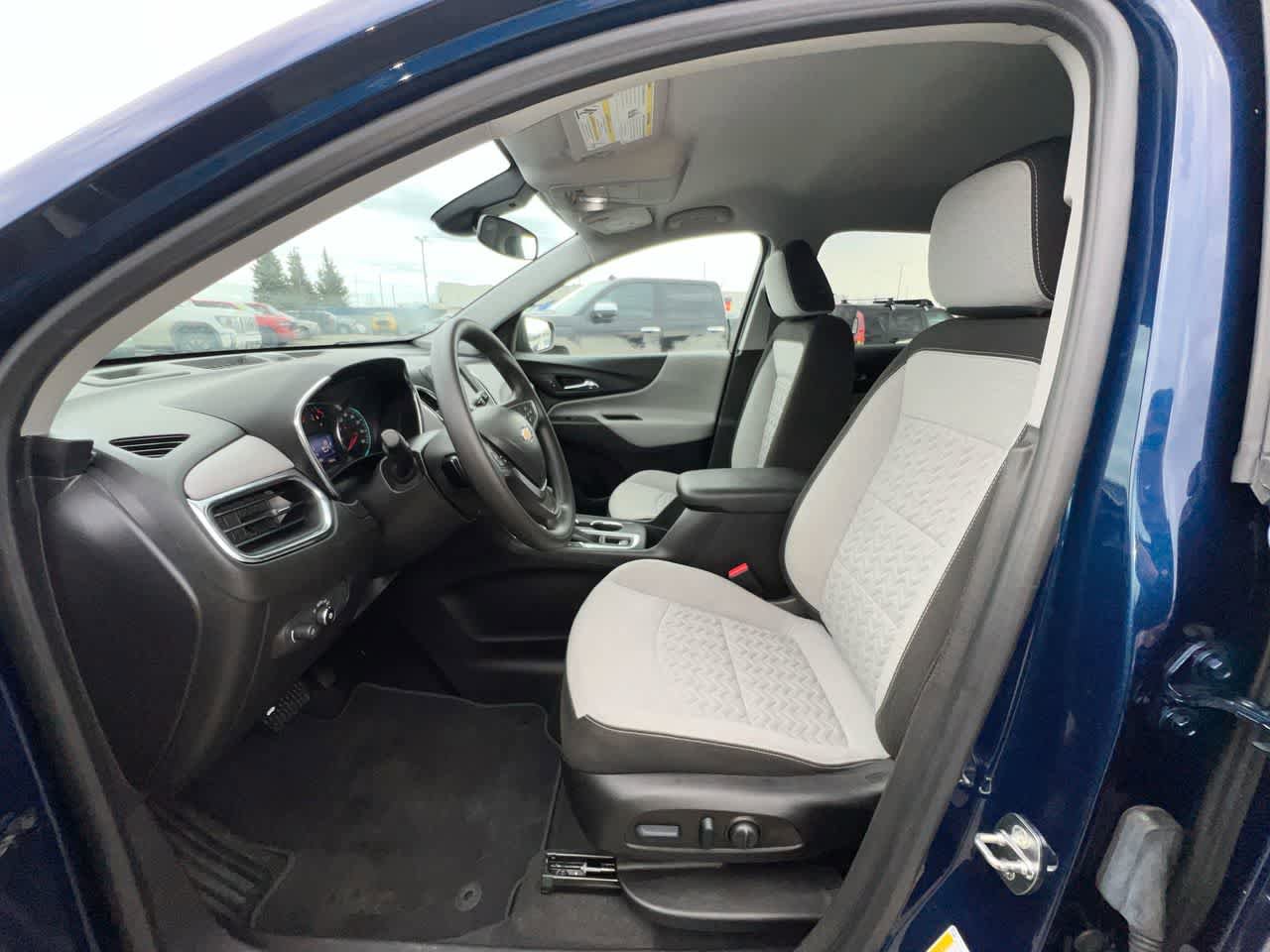 Used 2022 Chevrolet Equinox LS w/ LS Convenience Package AWD/4WD image 11