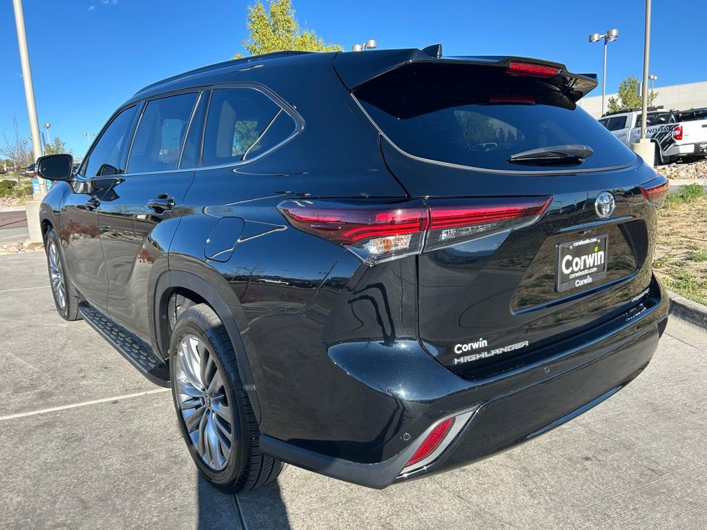 Used 2024 Toyota Highlander Platinum FWD image 5