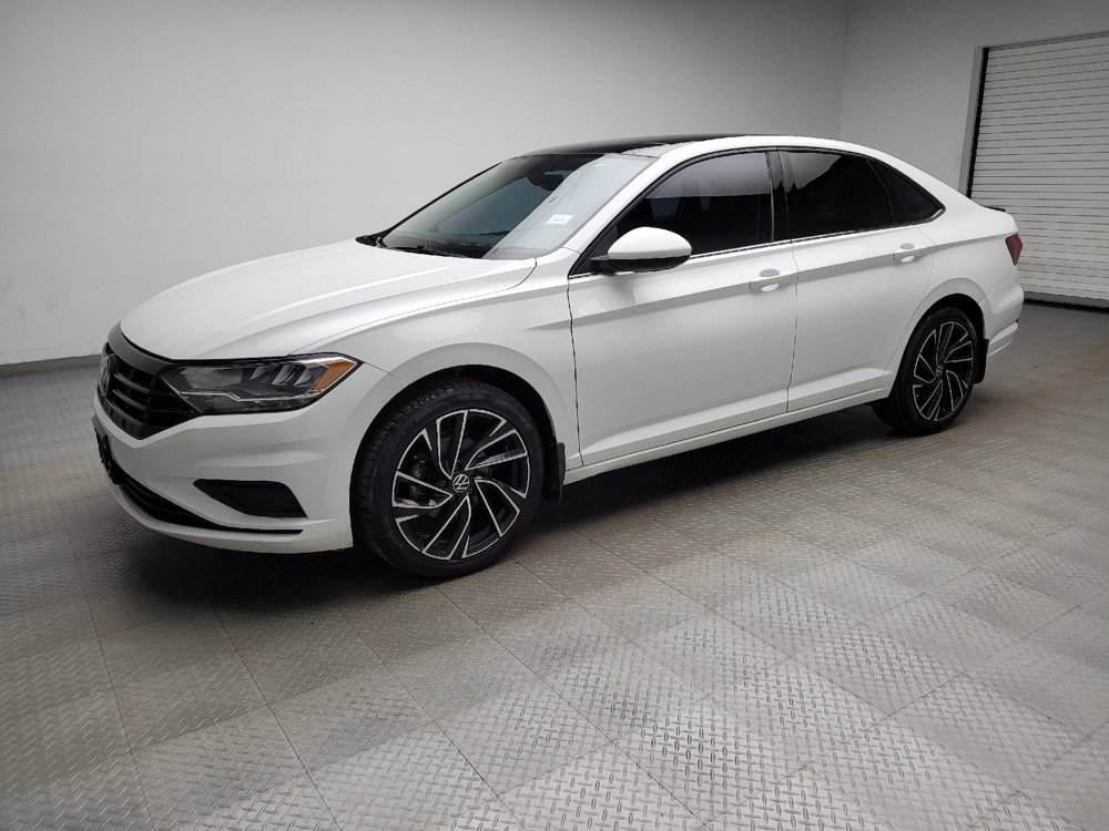 Used 2021 Volkswagen Jetta SE w/ SE Cold Weather Package image 2