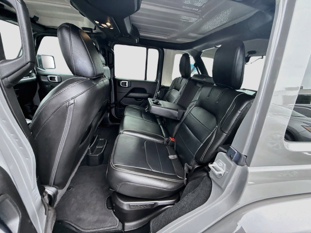 Used 2022 Jeep Wrangler Unlimited Sahara AWD/4WD image 27