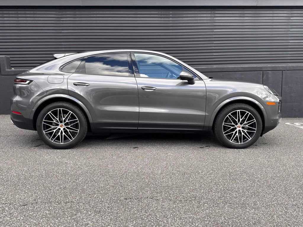 Used 2025 Porsche Cayenne Coupe image 11