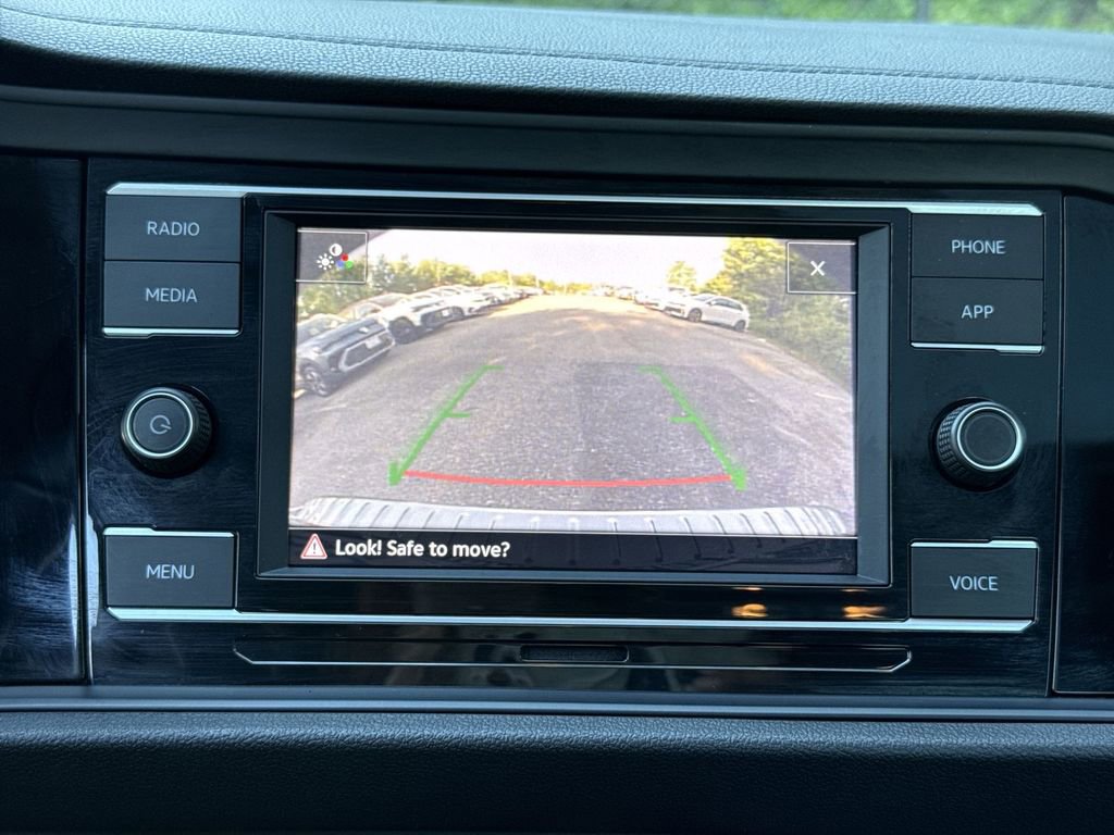 Used 2023 Volkswagen Jetta SE w/ Panoramic Sunroof Package FWD image 24