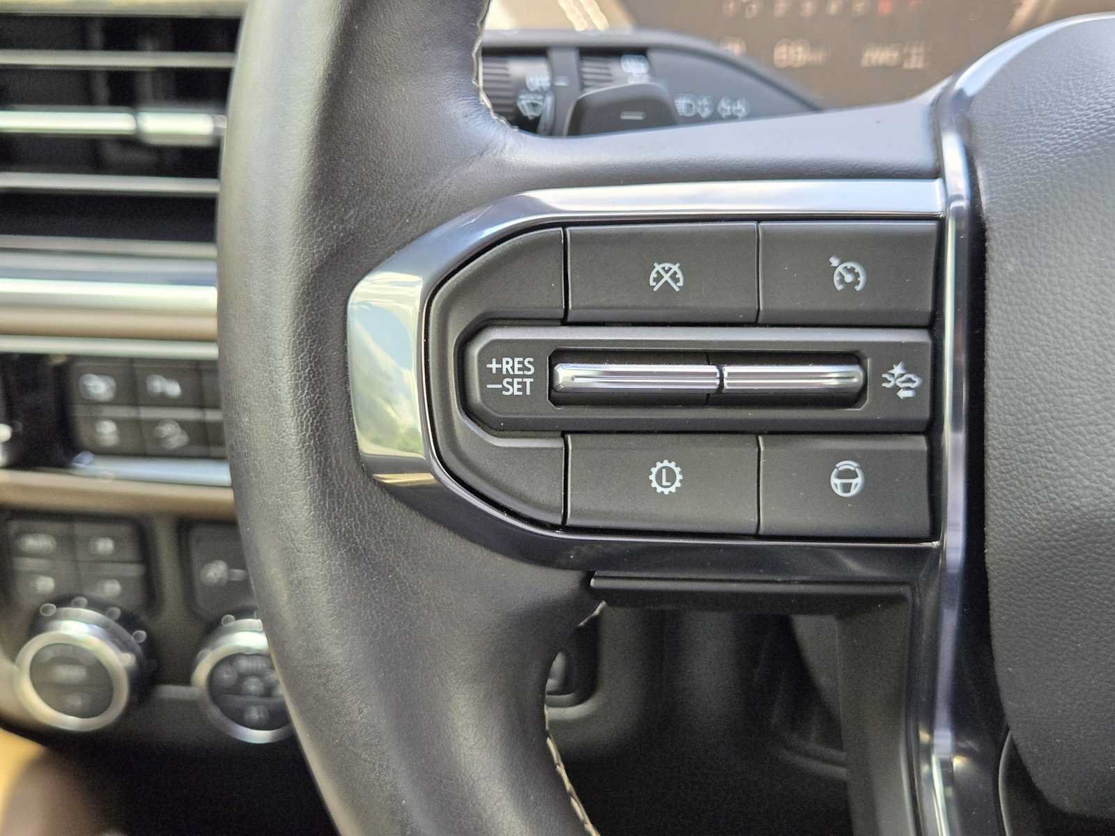 Certified 2025 GMC Yukon Denali Ultimate AWD/4WD image 28