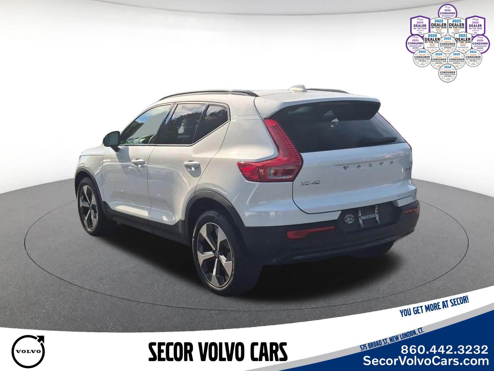 Used 2023 Volvo XC40 B5 Plus w/ Driver Assist Package AWD/4WD image 9