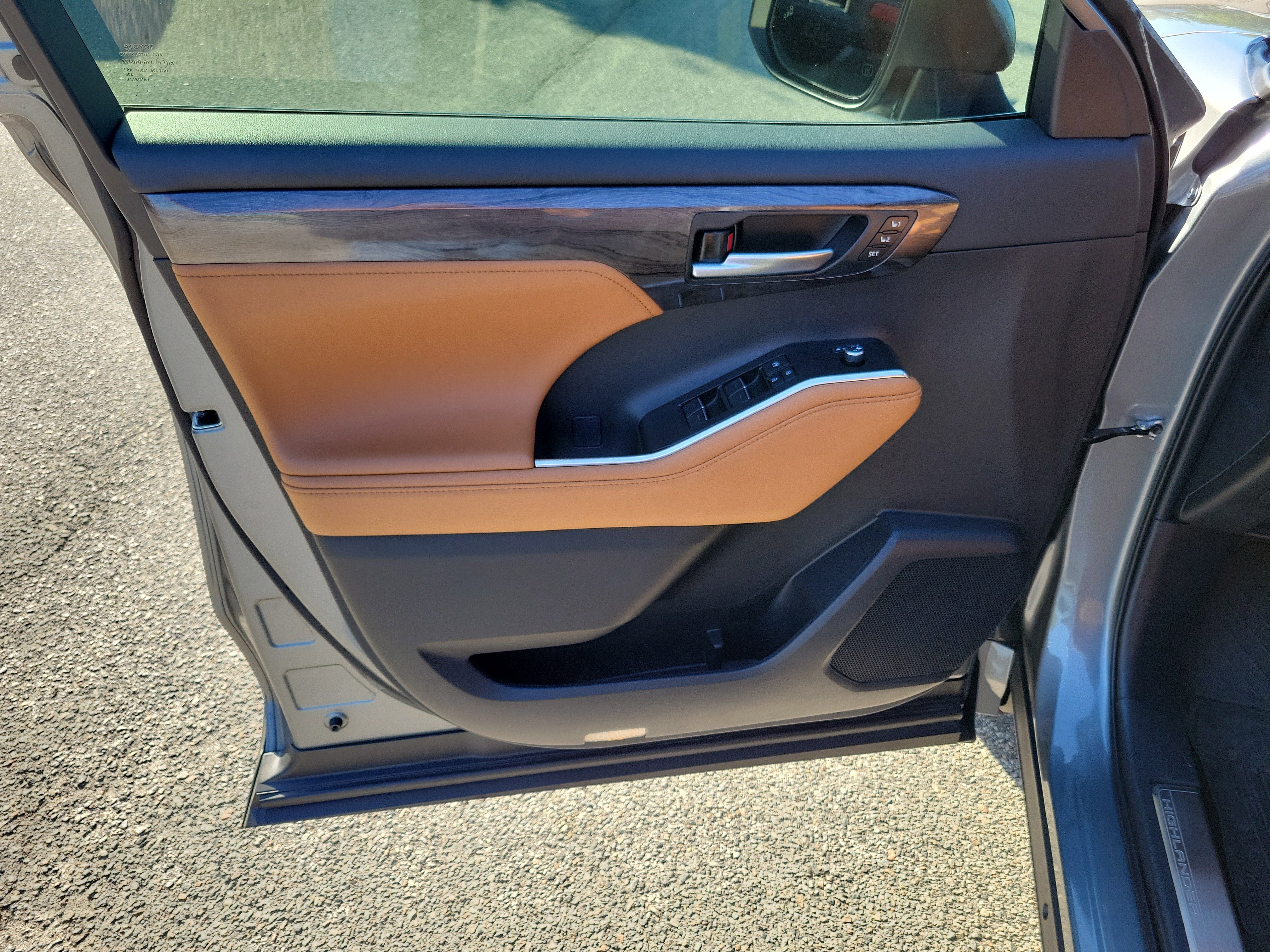 Certified 2025 Toyota Highlander Platinum image 20