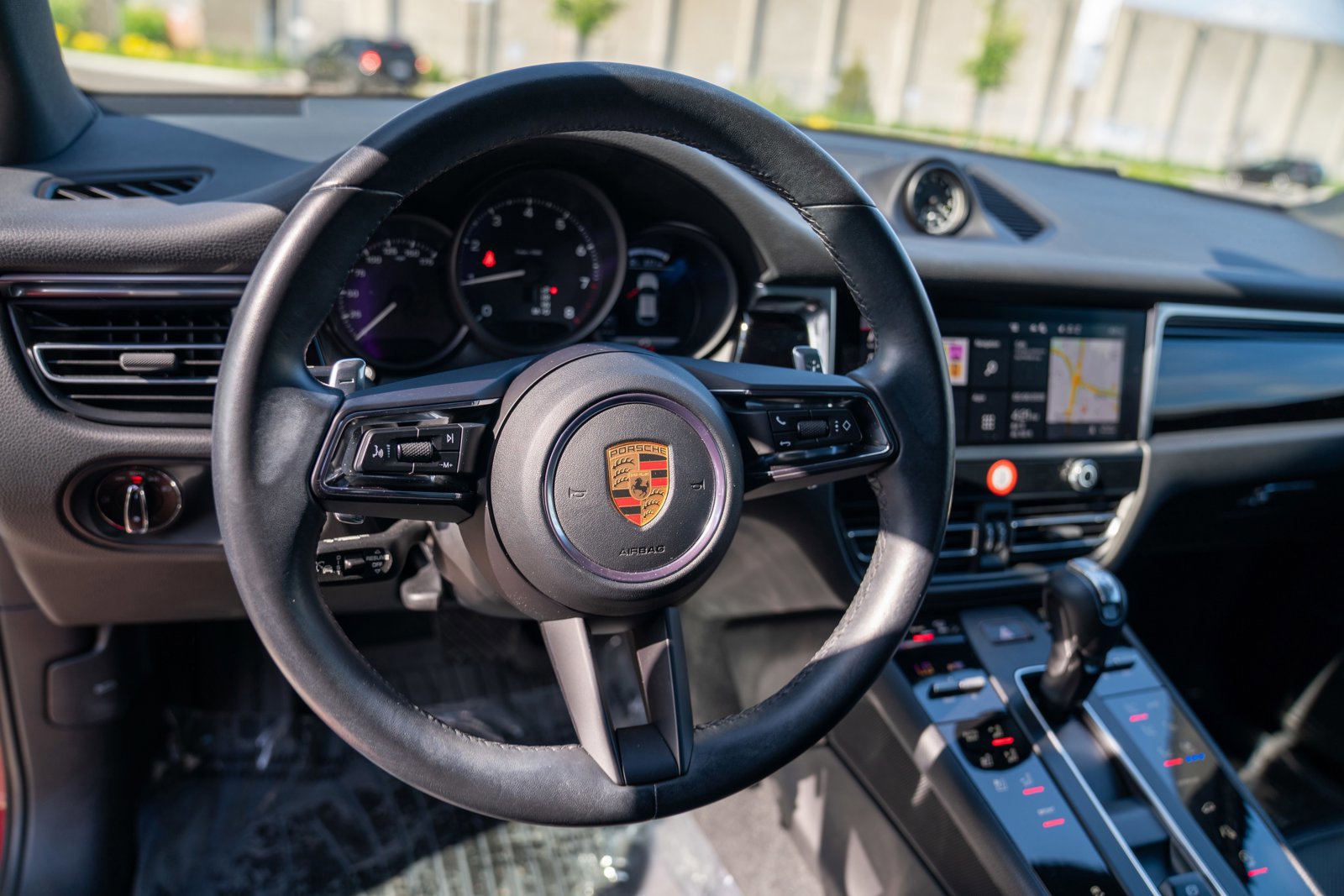 Certified 2023 Porsche Macan AWD/4WD image 14