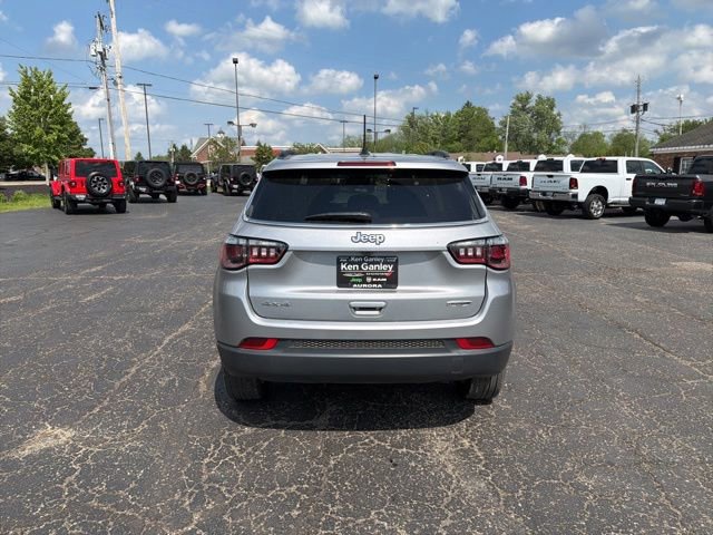 Used 2022 Jeep Compass Latitude AWD/4WD image 6