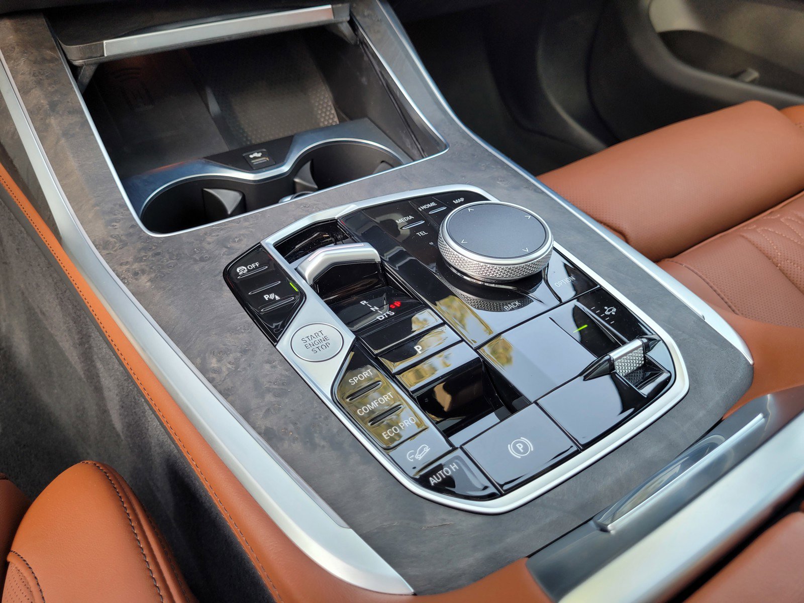 Used 2025 BMW X7 M60i w/ Climate Comfort Package image 21