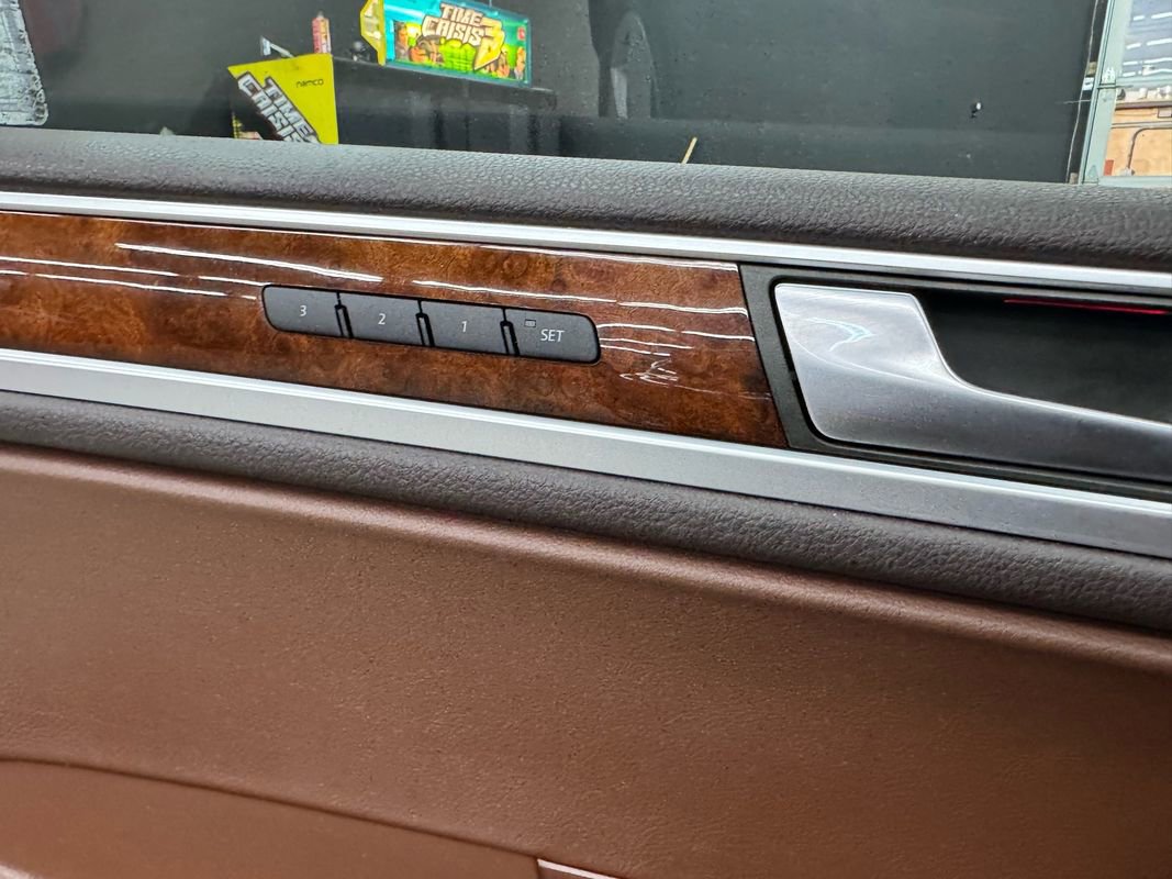 Used 2014 Volkswagen Touareg Sport image 22