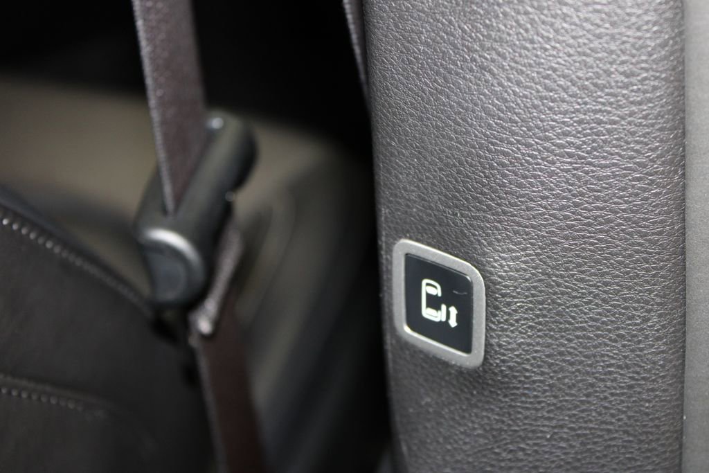 Used 2025 Chrysler Pacifica Select FWD image 34