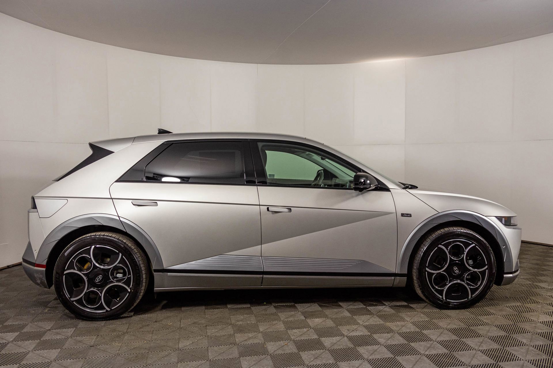 Used 2024 Hyundai Ioniq 5 Limited image 16