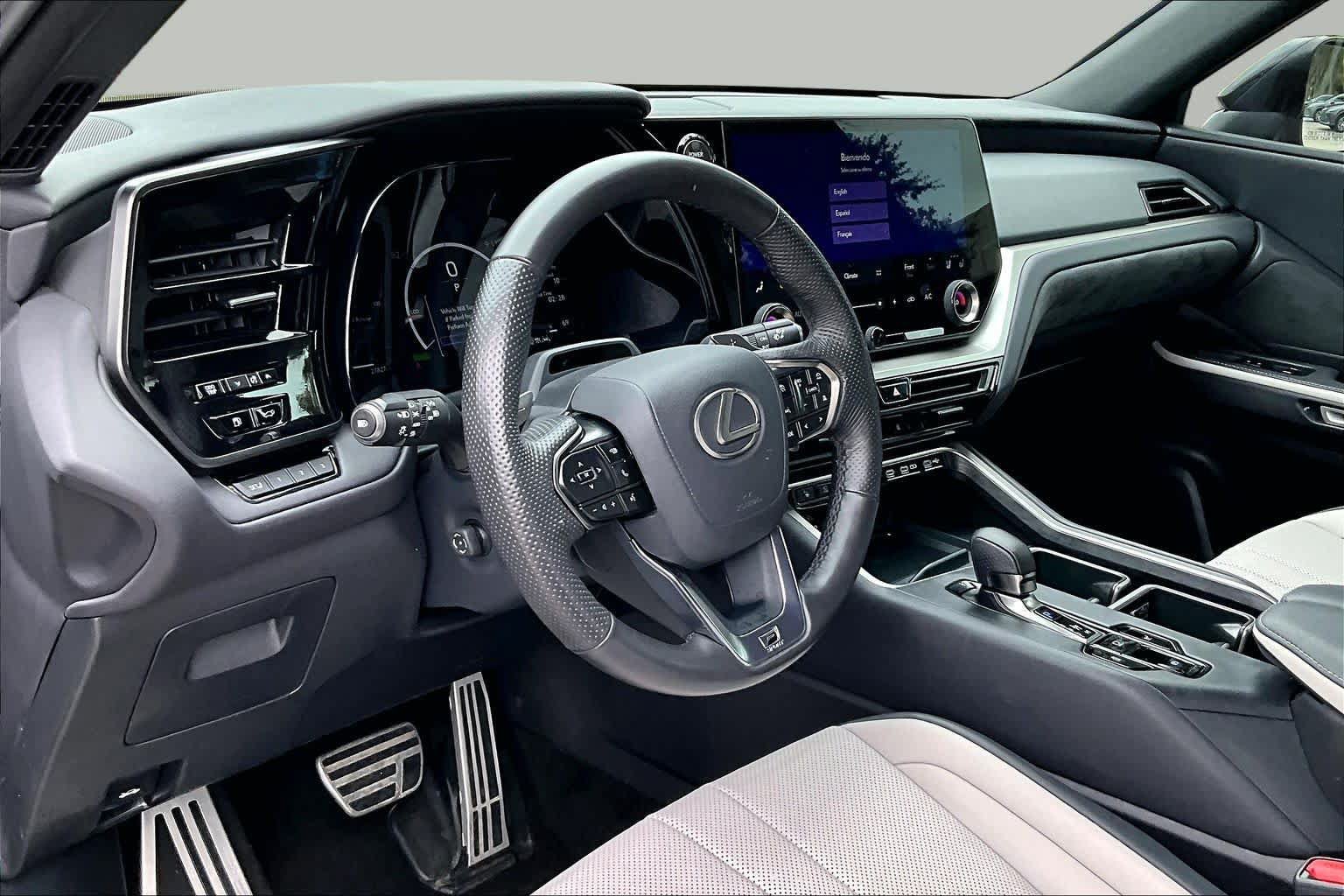 Used 2025 Lexus TX 500h AWD w/ Technology Package image 18
